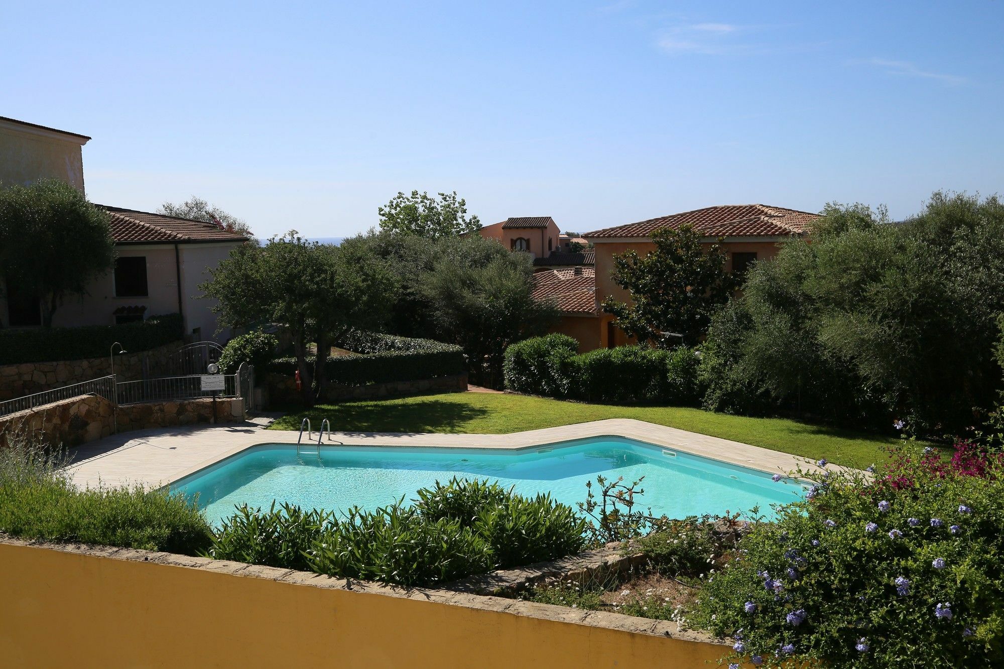 Delia Apartments San Teodoro  Exterior photo
