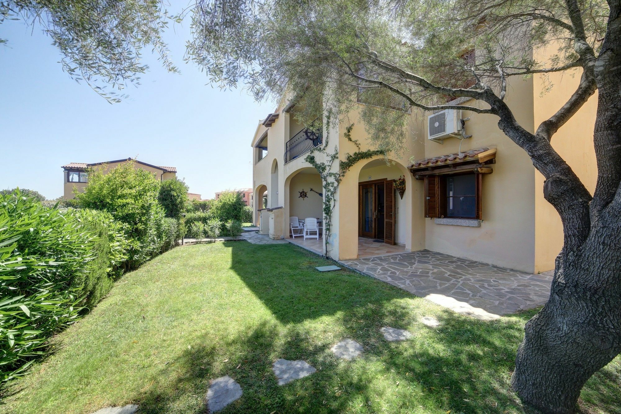 Delia Apartments San Teodoro  Exterior photo